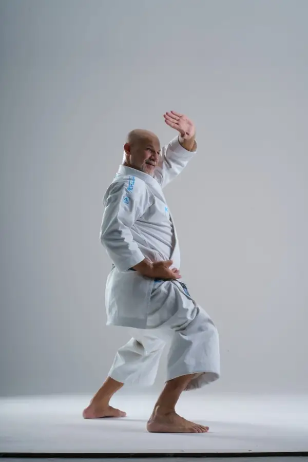 Sensei Oliver Dobre executând o kata