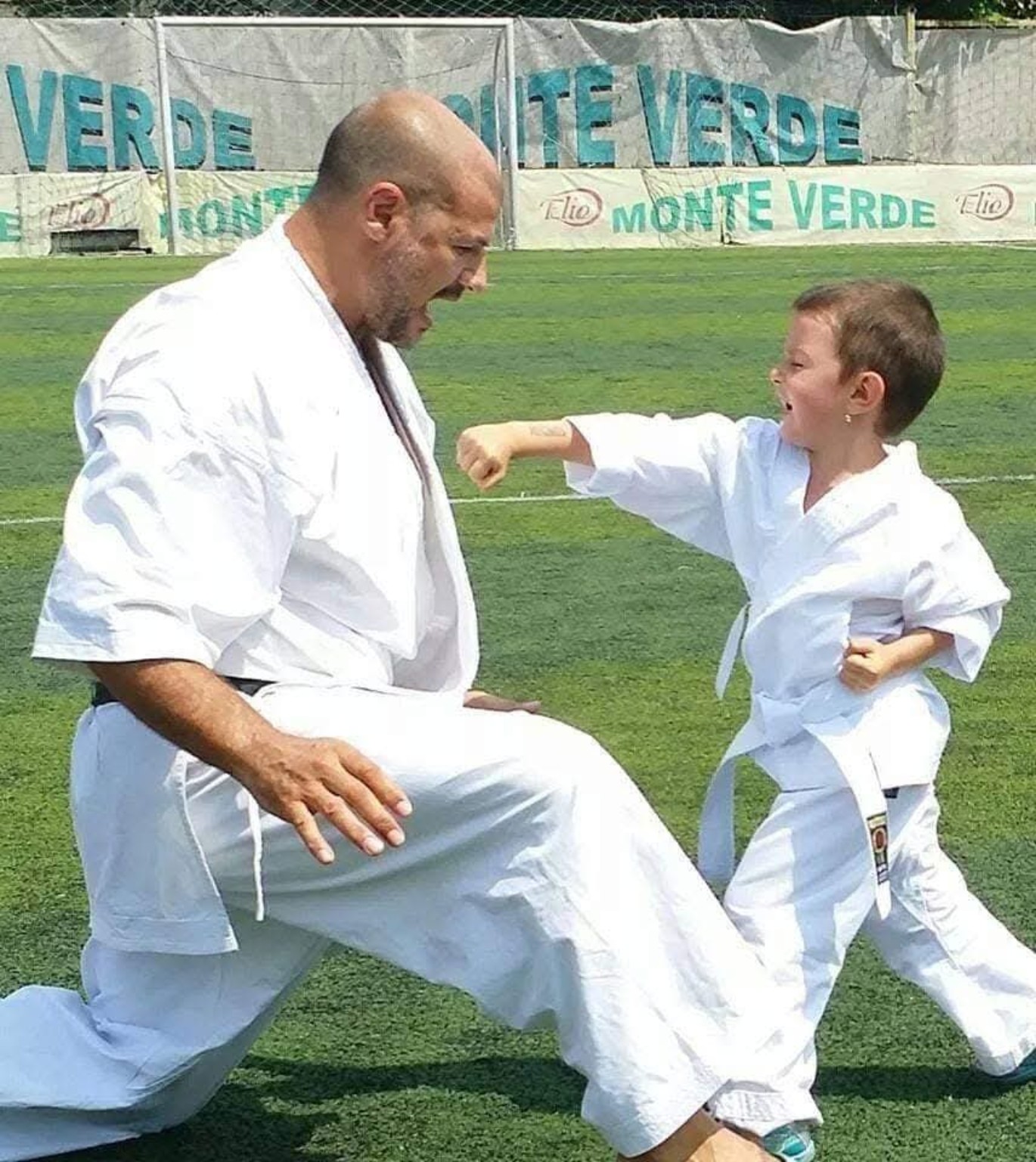 Copii la antrenamentul Grădinița de Karate